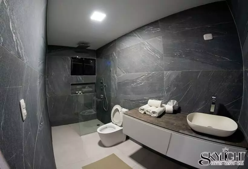 ホテル Skylight Suites Restaurant Bar