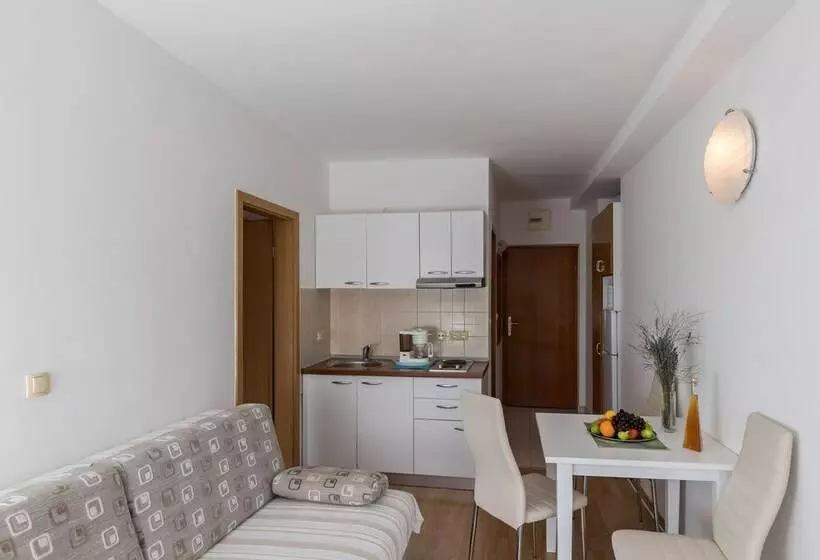 ペンション Apartments & Room Eva Slano