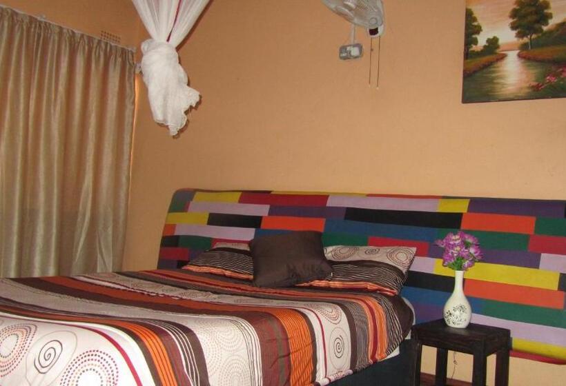 هاستل Flintstones Backpackers