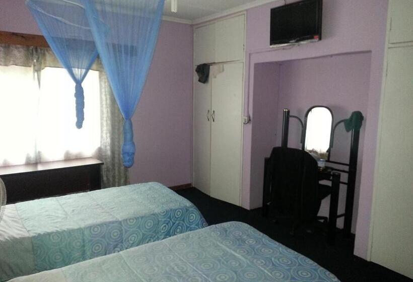 هاستل Flintstones Backpackers