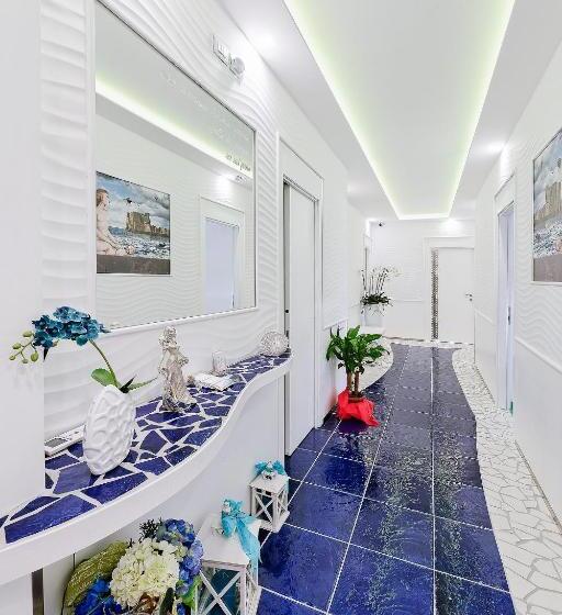 تختخواب و صبحانه La Madegra Seasuite