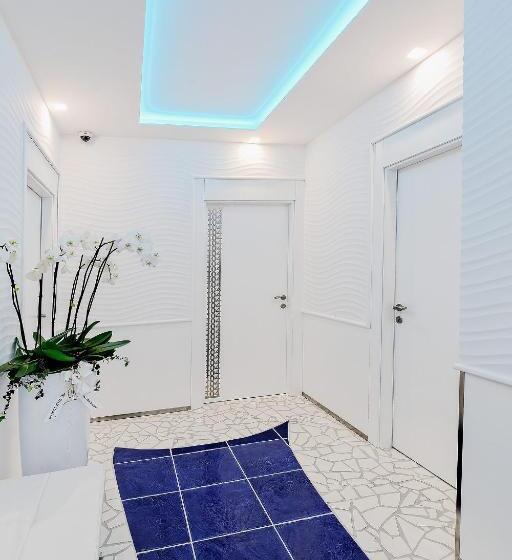 تختخواب و صبحانه La Madegra Seasuite