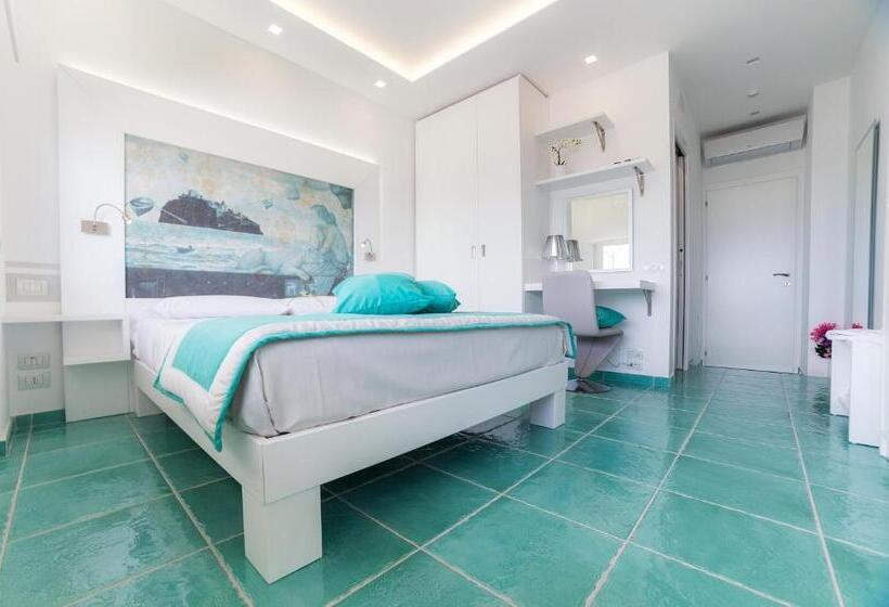 تختخواب و صبحانه La Madegra Seasuite