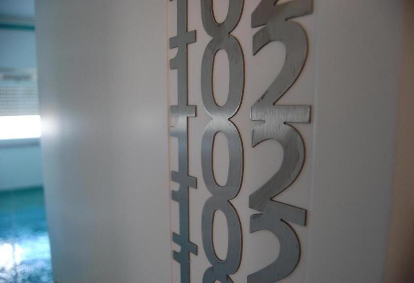 تختخواب و صبحانه La Madegra Seasuite