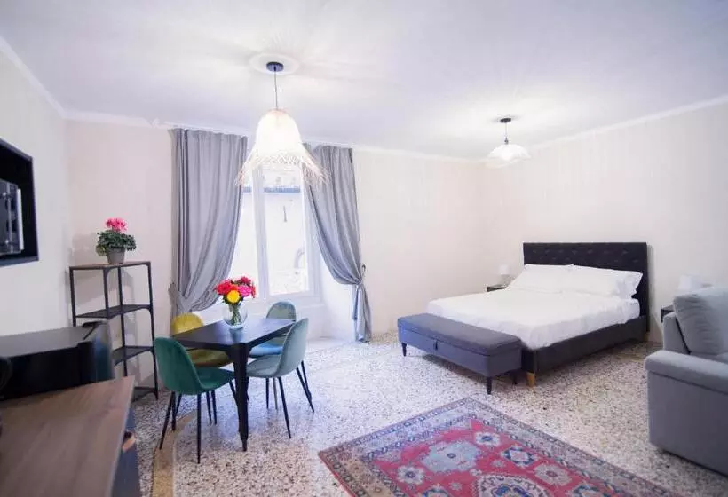 تختخواب و صبحانه La Piazzetta Rooms & Apartments