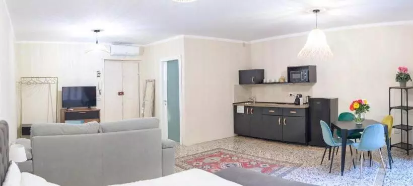 تختخواب و صبحانه La Piazzetta Rooms & Apartments