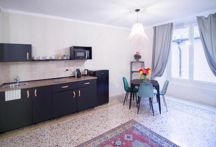 Bed and Breakfast La Piazzetta Rooms & Apartments