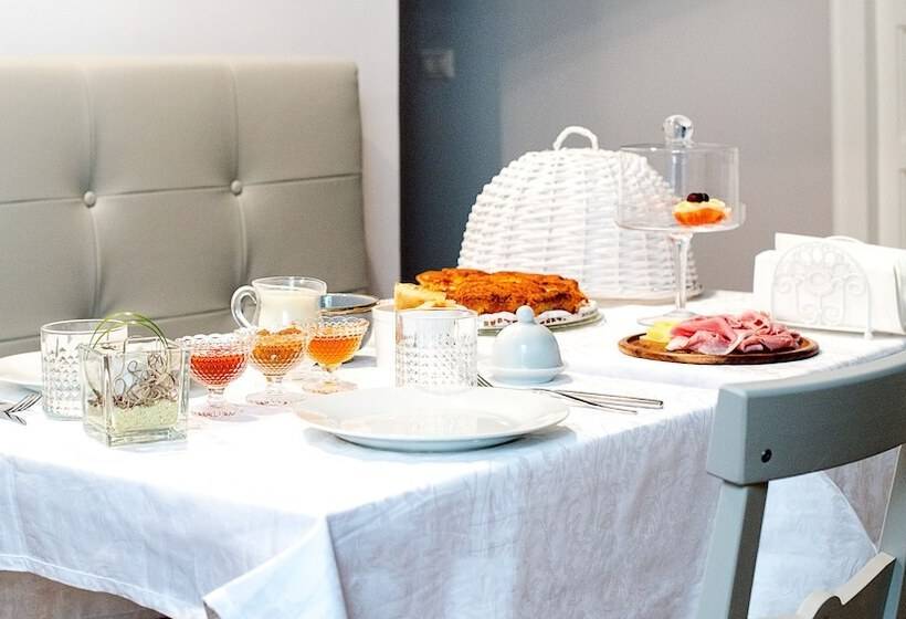 Bed and Breakfast La Piazzetta Rooms & Apartments