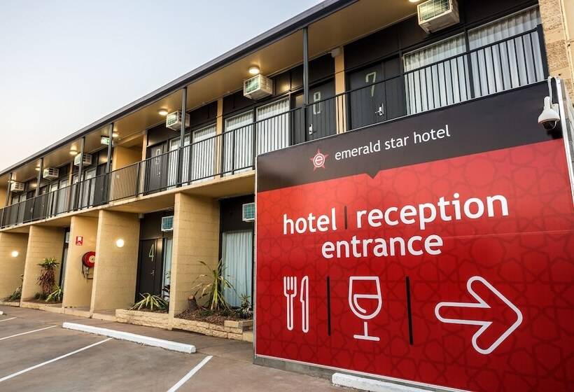 Hotel Nightcap At Emerald Star