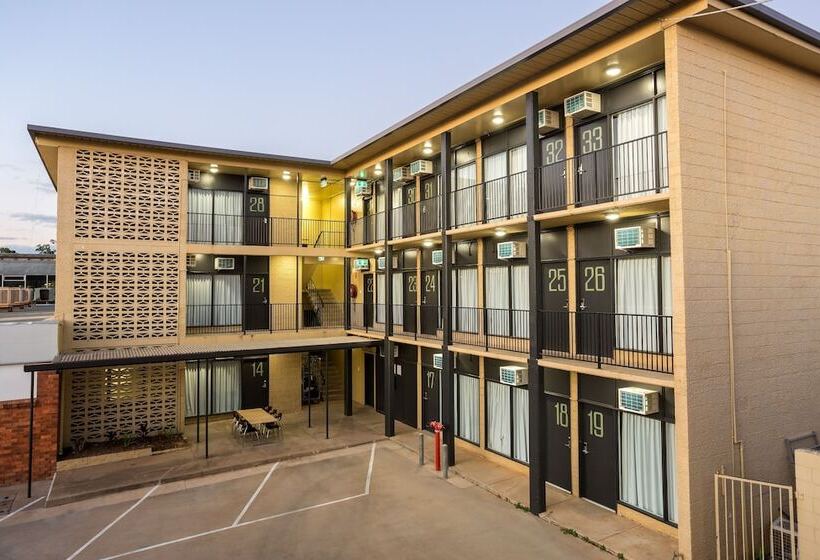 Hotel Nightcap At Emerald Star