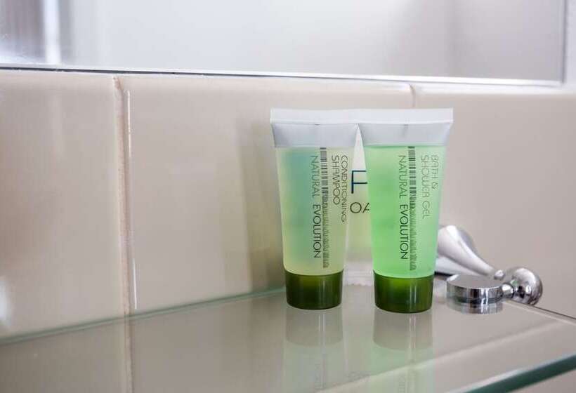 Hotel Nightcap At Emerald Star