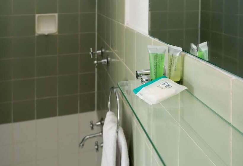 Hotel Nightcap At Emerald Star