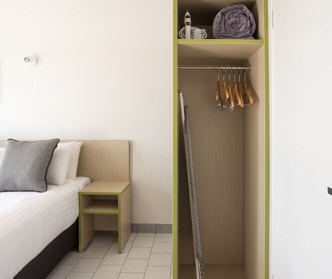 Hotel Nightcap At Emerald Star