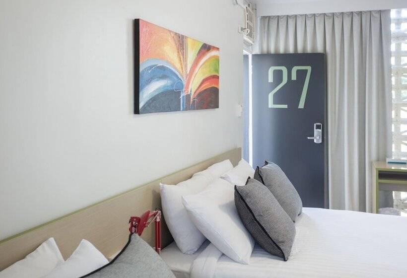 Hotel Nightcap At Emerald Star