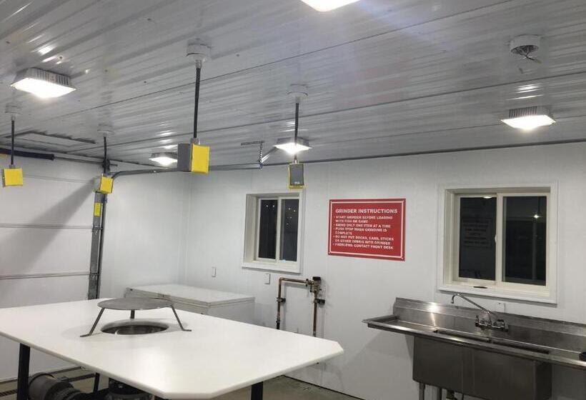 فندق Sunlac Inn Devils Lake