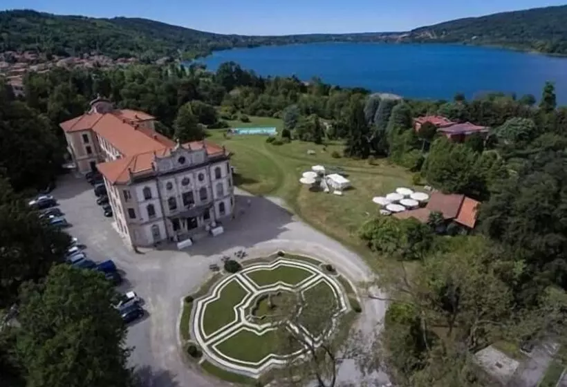 Hotelli Villa Borghi