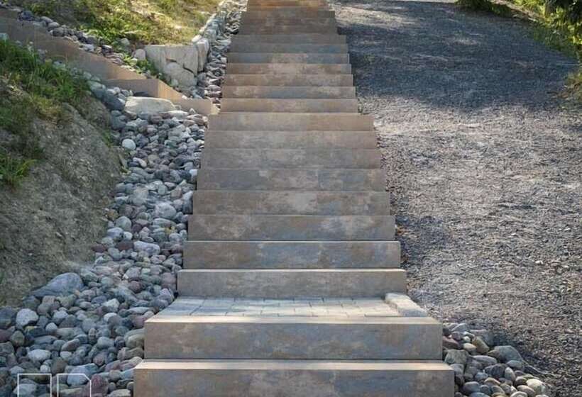 Single Island Shores