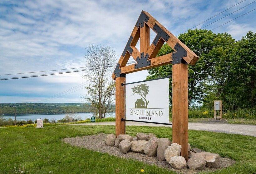 Single Island Shores