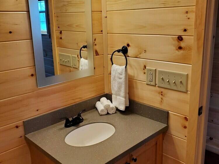 Single Island Shores