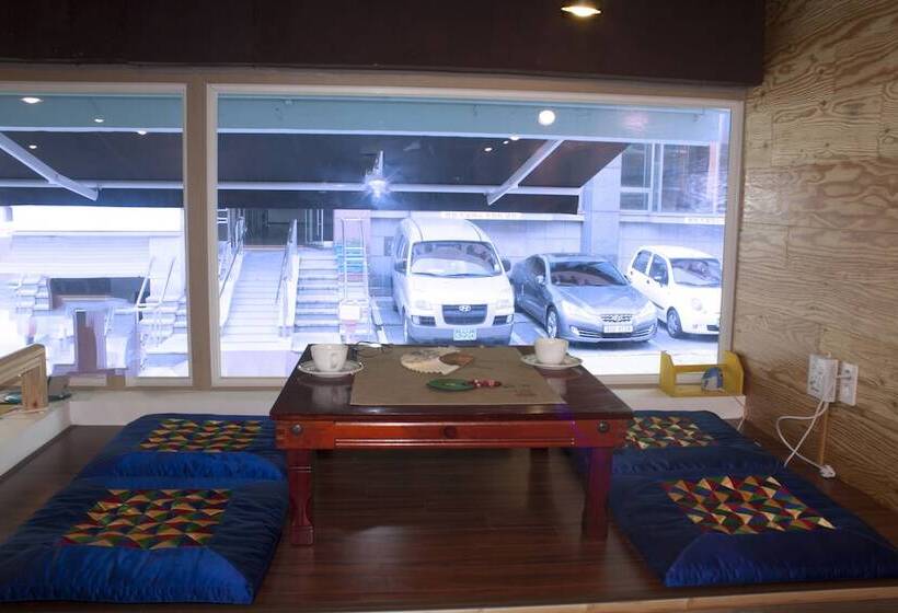 ユースホステル Nearest Guesthouse