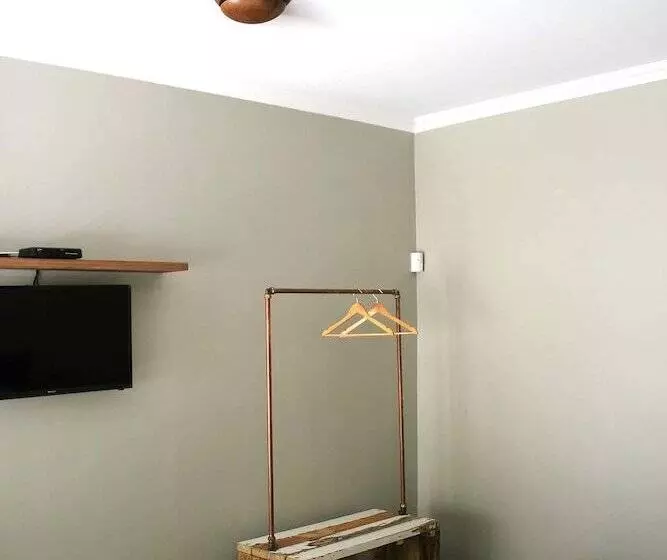Avo And Oak