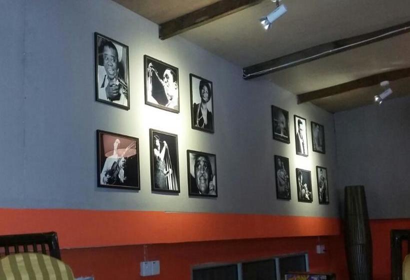 Gibbon Guesthouse  Hostel