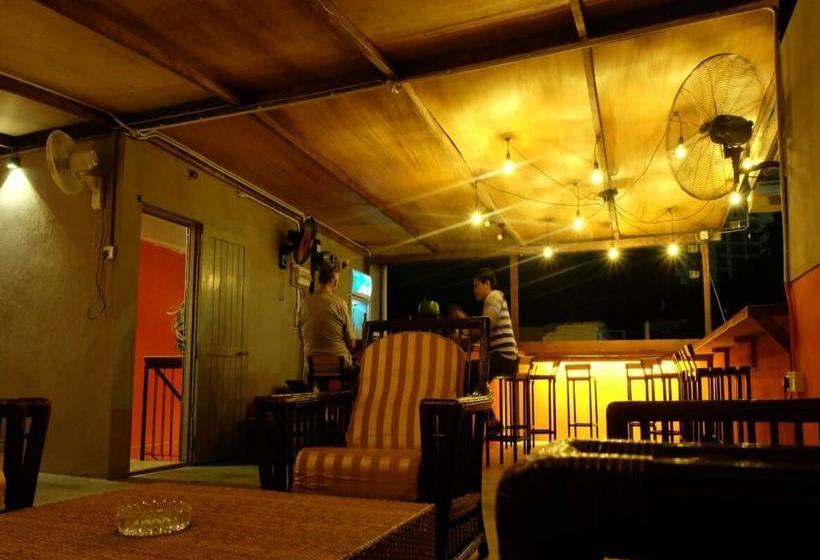 Gibbon Guesthouse  Hostel