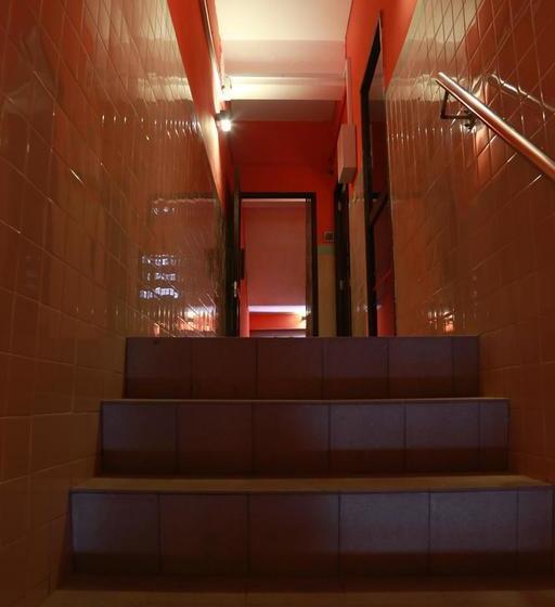 Gibbon Guesthouse  Hostel