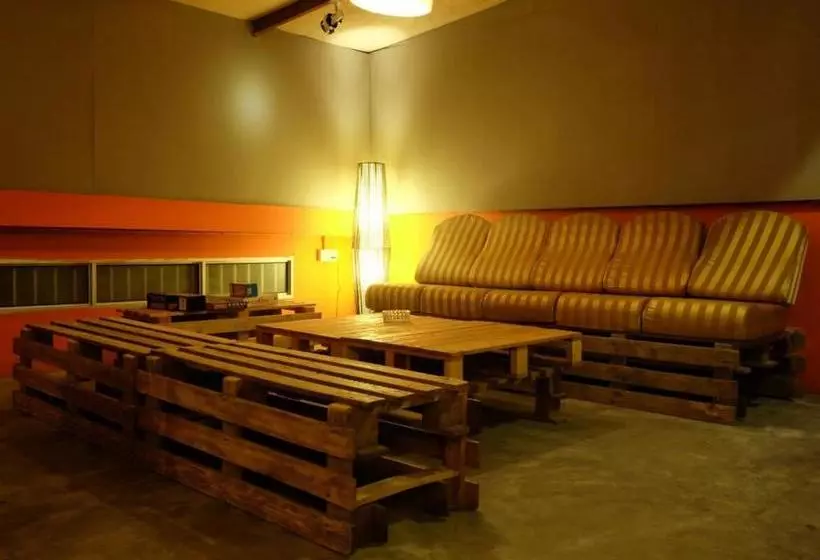 Gibbon Guesthouse  Hostel