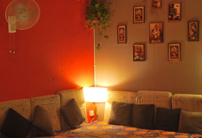 Gibbon Guesthouse  Hostel