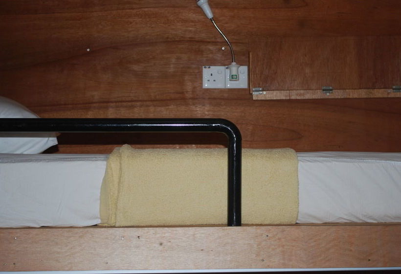 Gibbon Guesthouse  Hostel