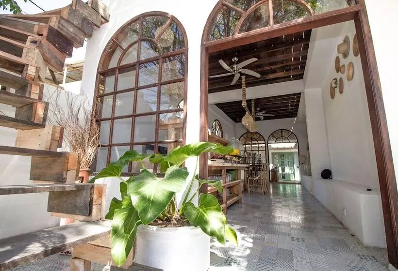Hotelli Gili Breeze Tropical Bungalows