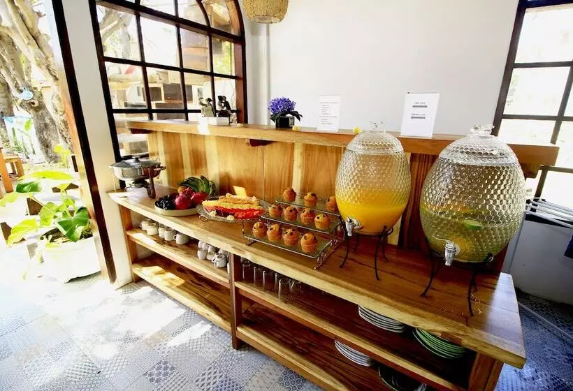 Hotelli Gili Breeze Tropical Bungalows