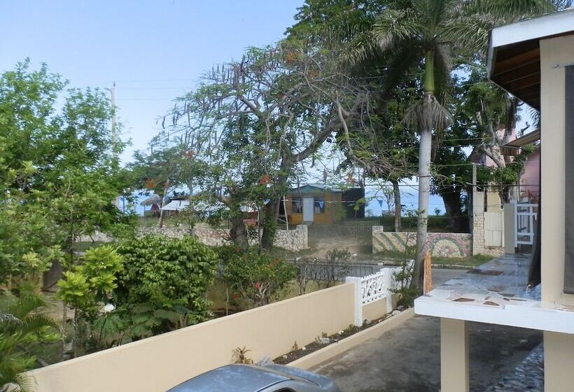 هتل Paradise On The Rocks