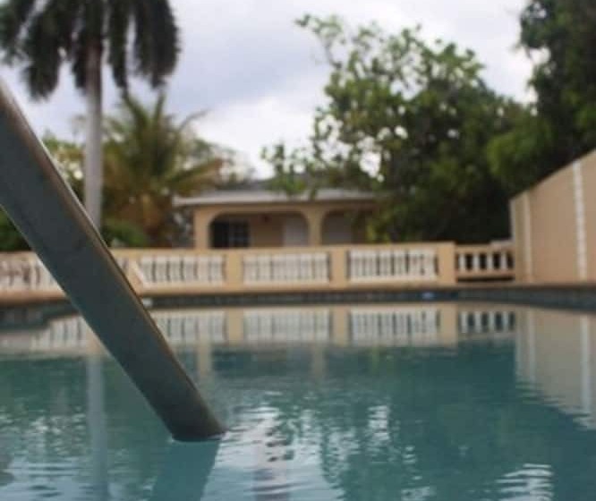 هتل Paradise On The Rocks