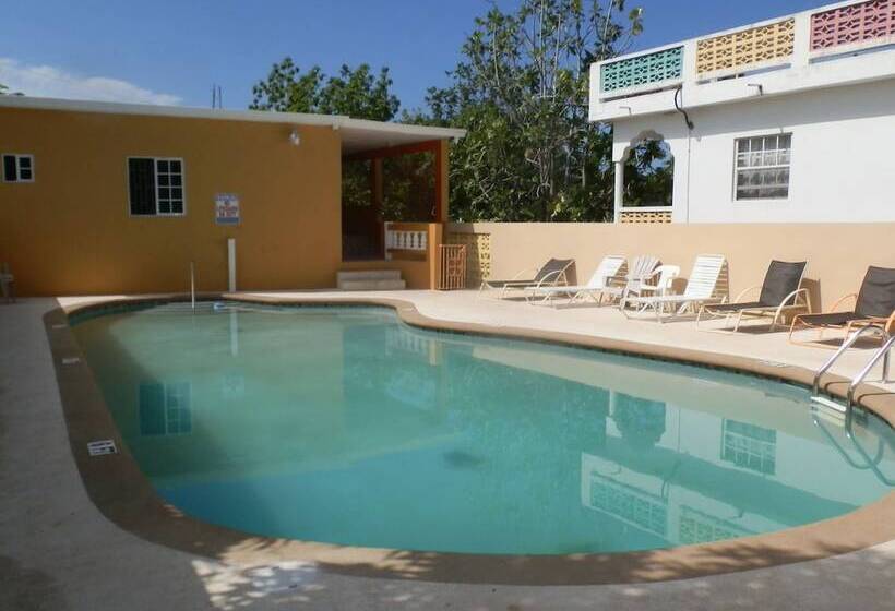 هتل Paradise On The Rocks