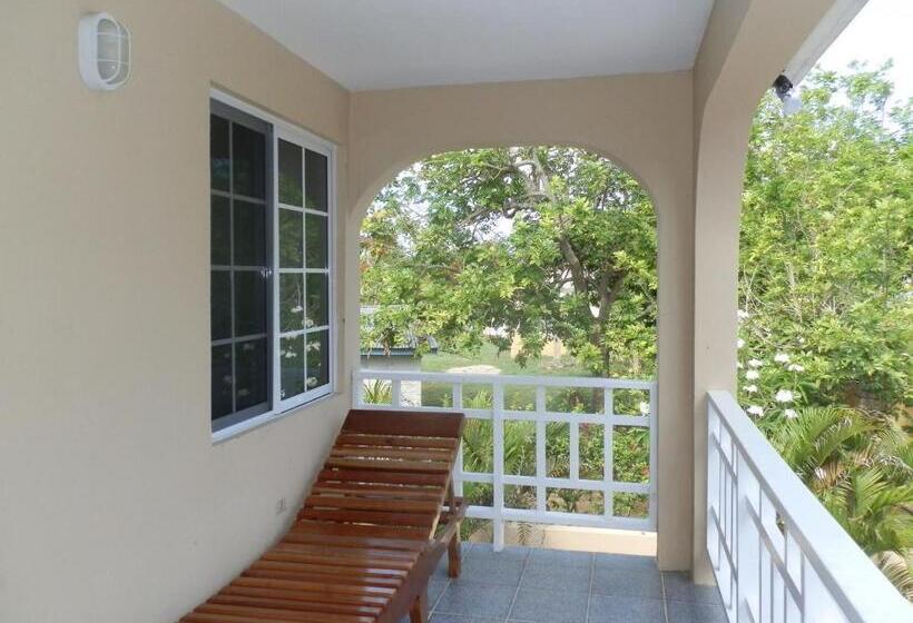 هتل Paradise On The Rocks