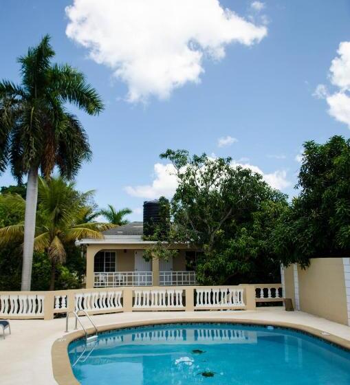 هتل Paradise On The Rocks