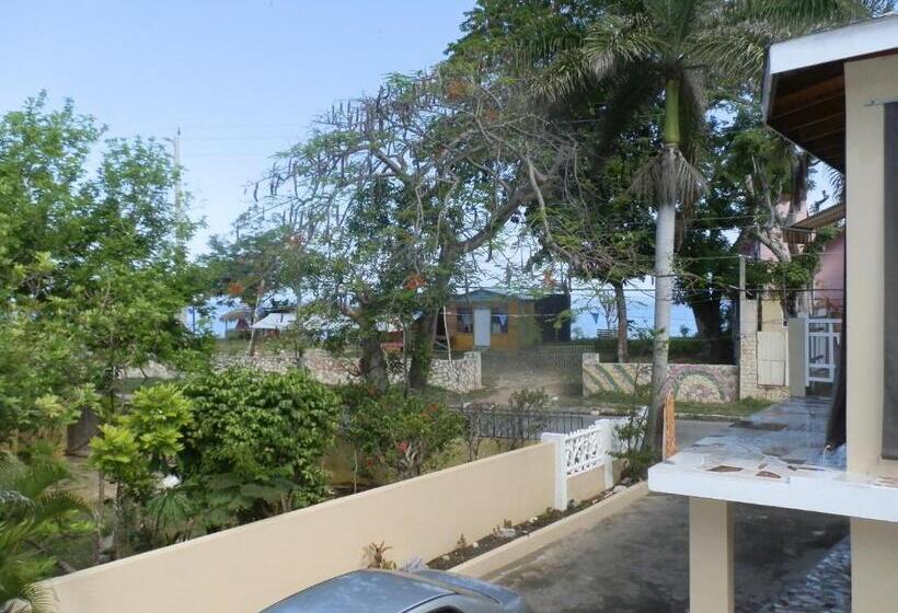 هتل Paradise On The Rocks