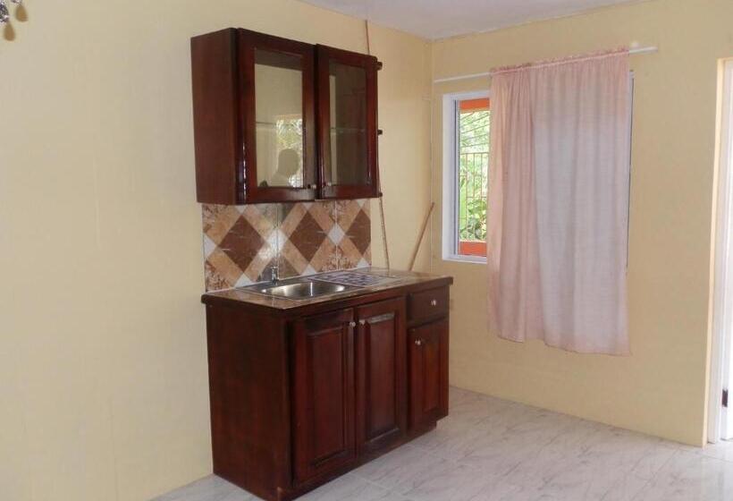 هتل Paradise On The Rocks