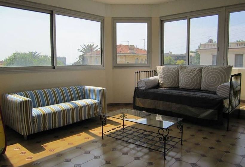 Happy Few La Maison Blanche