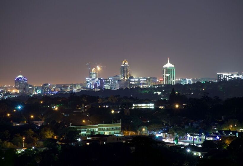 Пансион Over The Moon Guesthouse