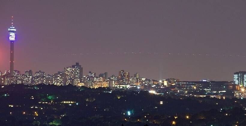 Пансион Over The Moon Guesthouse