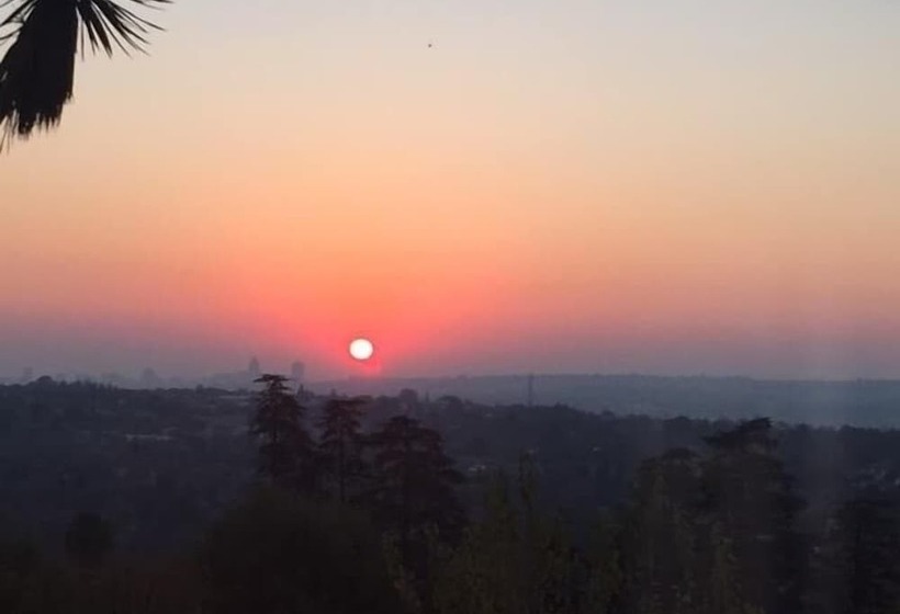 Пансион Over The Moon Guesthouse