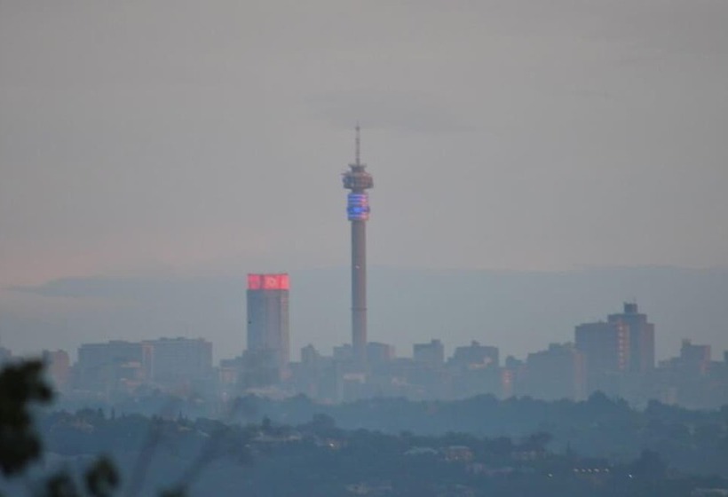 Пансион Over The Moon Guesthouse