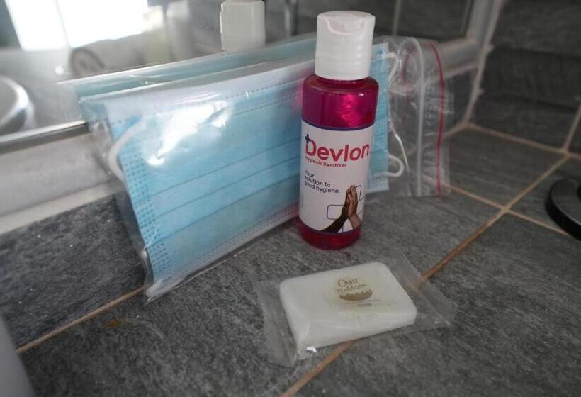 Пансион Over The Moon Guesthouse