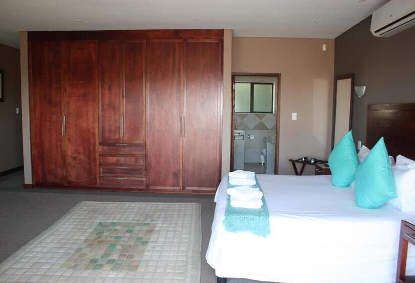 Пансион Over The Moon Guesthouse