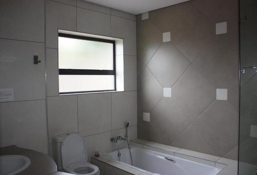 Пансион Over The Moon Guesthouse