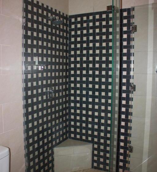 Пансион Over The Moon Guesthouse