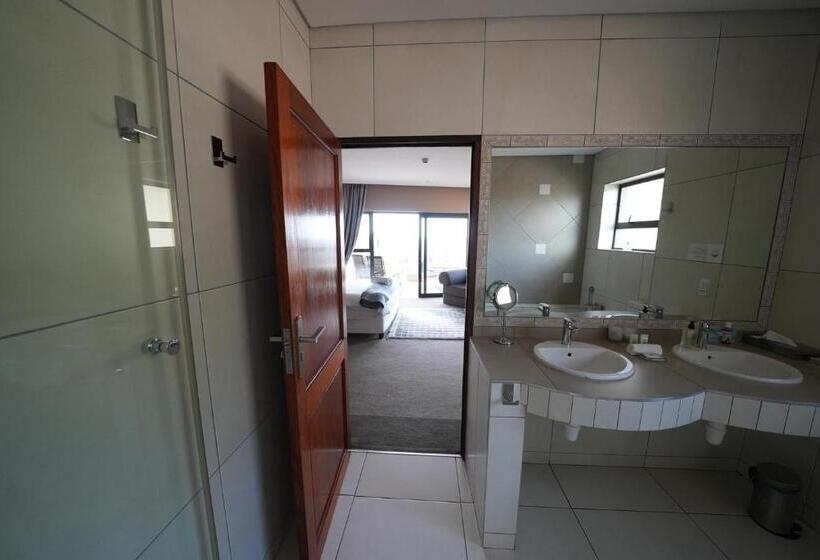 Пансион Over The Moon Guesthouse